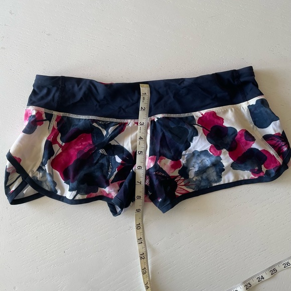 Lululemon Speed Up Low-Rise Lined Shorts - Picture 4 of 4